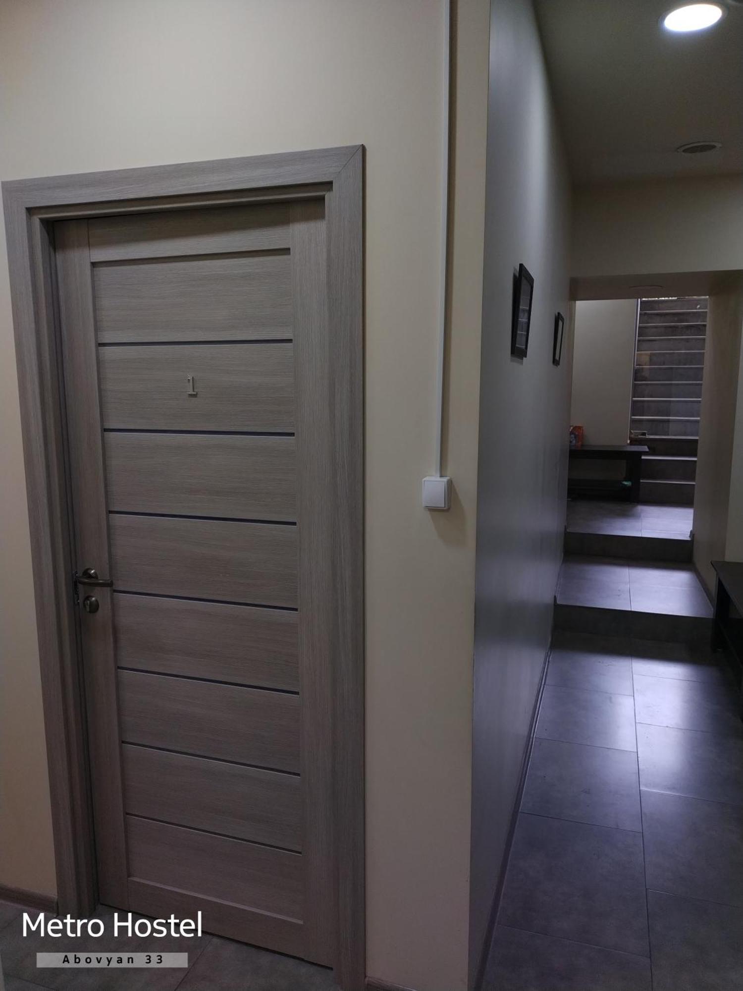 Metro Hostel Ереван Екстериор снимка