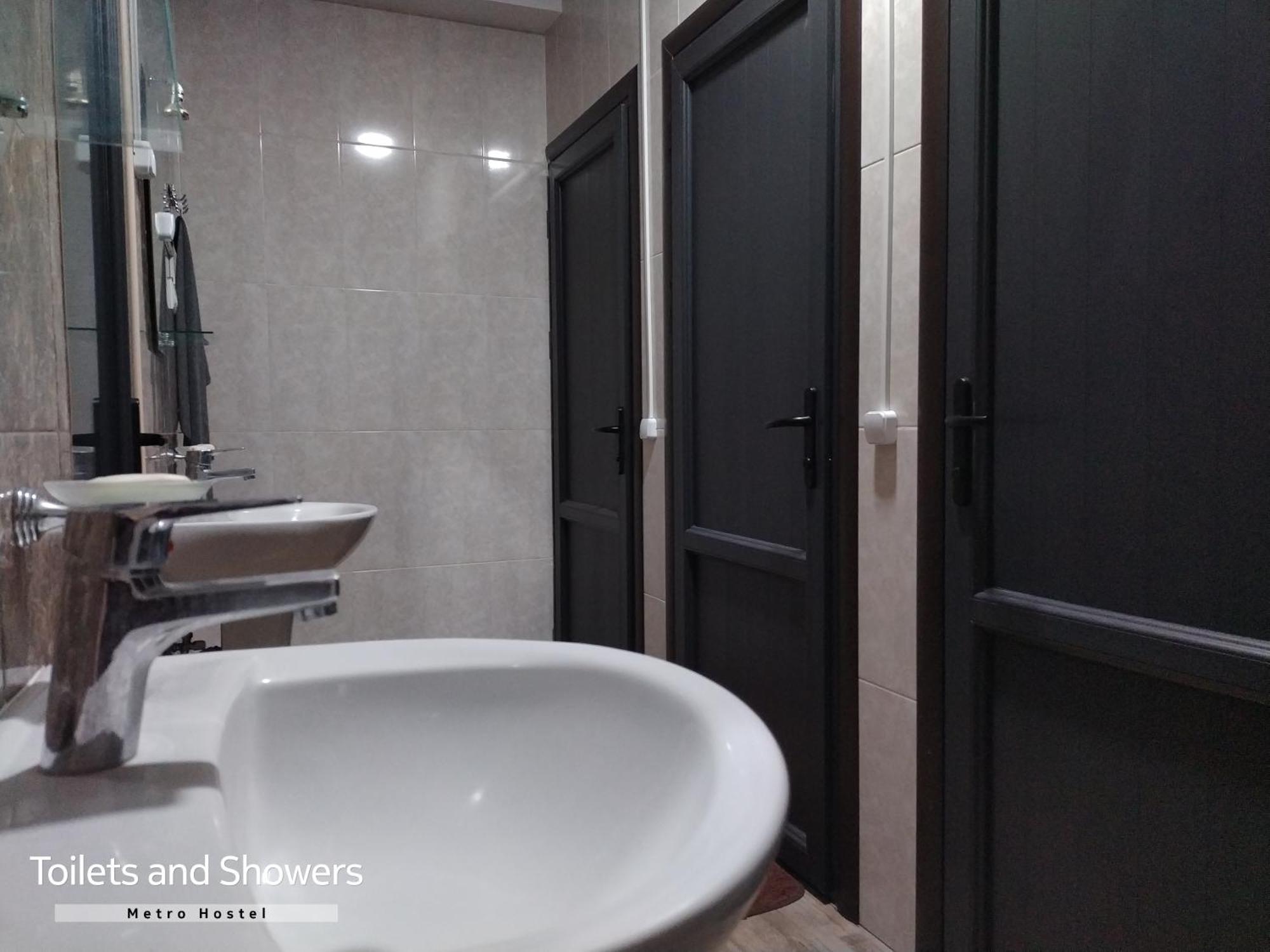 Metro Hostel Ереван Екстериор снимка