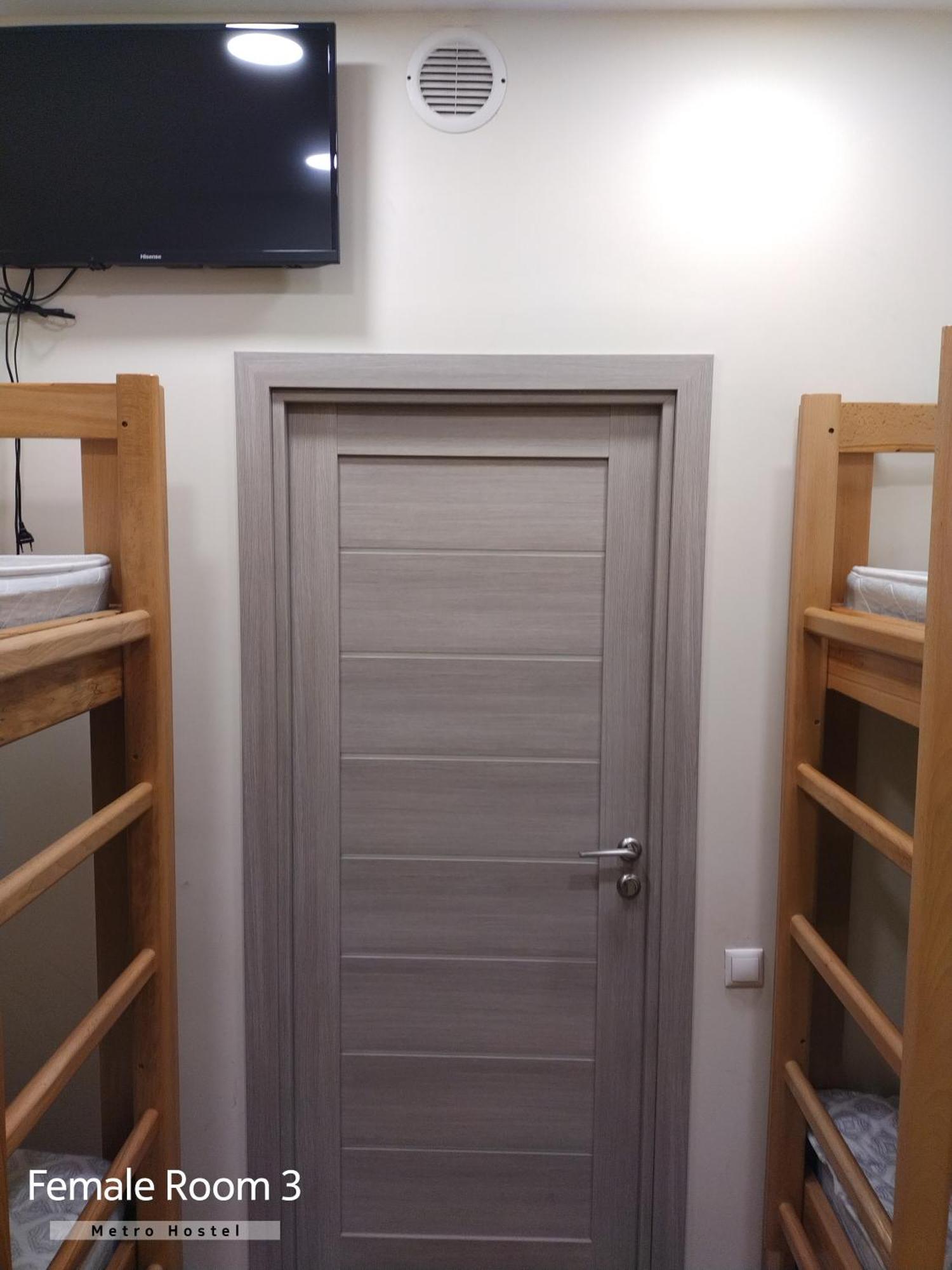 Metro Hostel Ереван Екстериор снимка