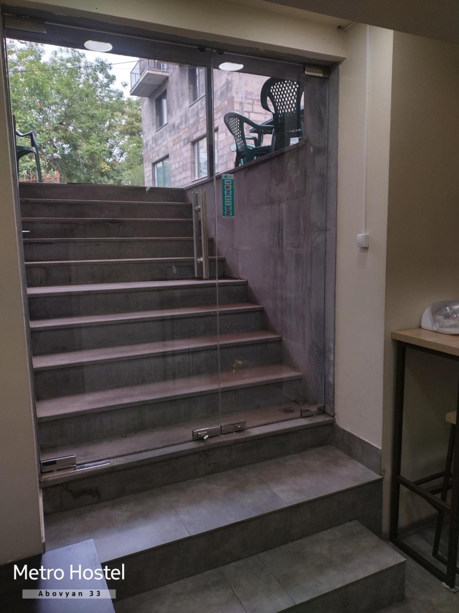 Metro Hostel Ереван Екстериор снимка