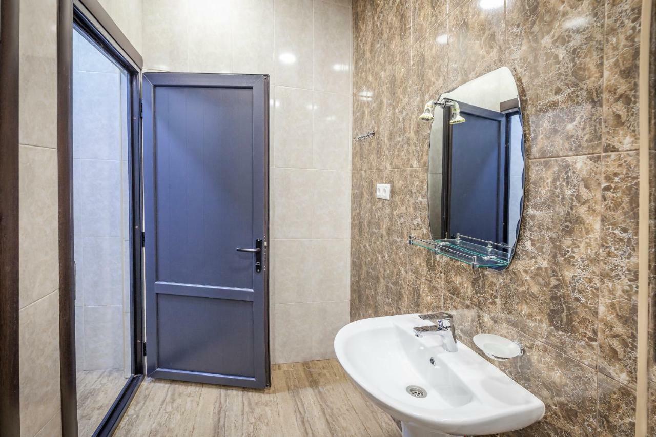 Metro Hostel Ереван Екстериор снимка