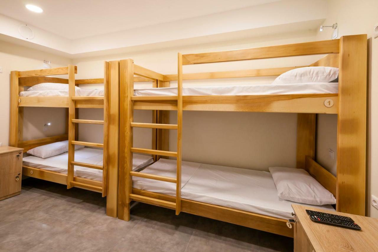 Metro Hostel Ереван Екстериор снимка