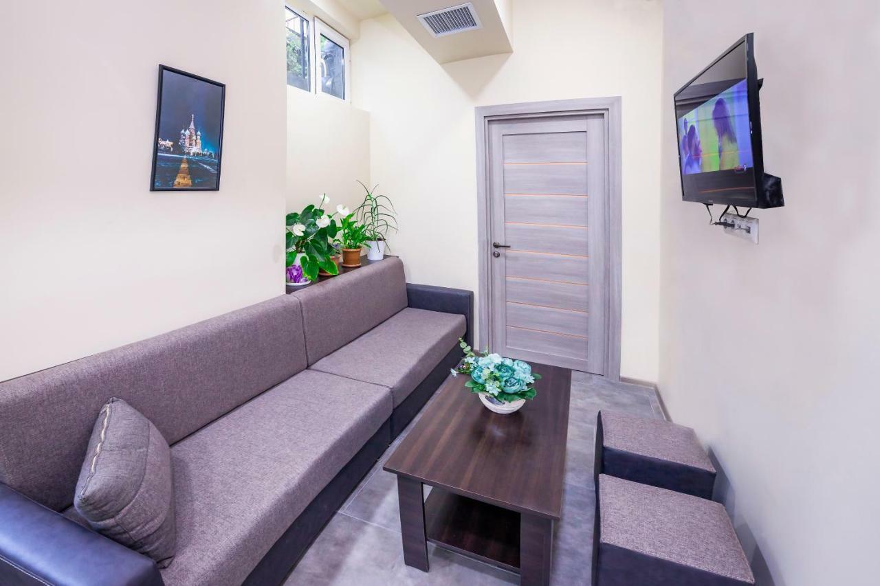 Metro Hostel Ереван Екстериор снимка