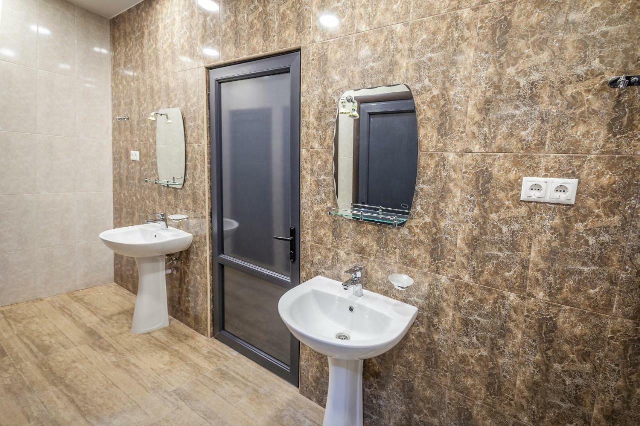 Metro Hostel Ереван Екстериор снимка