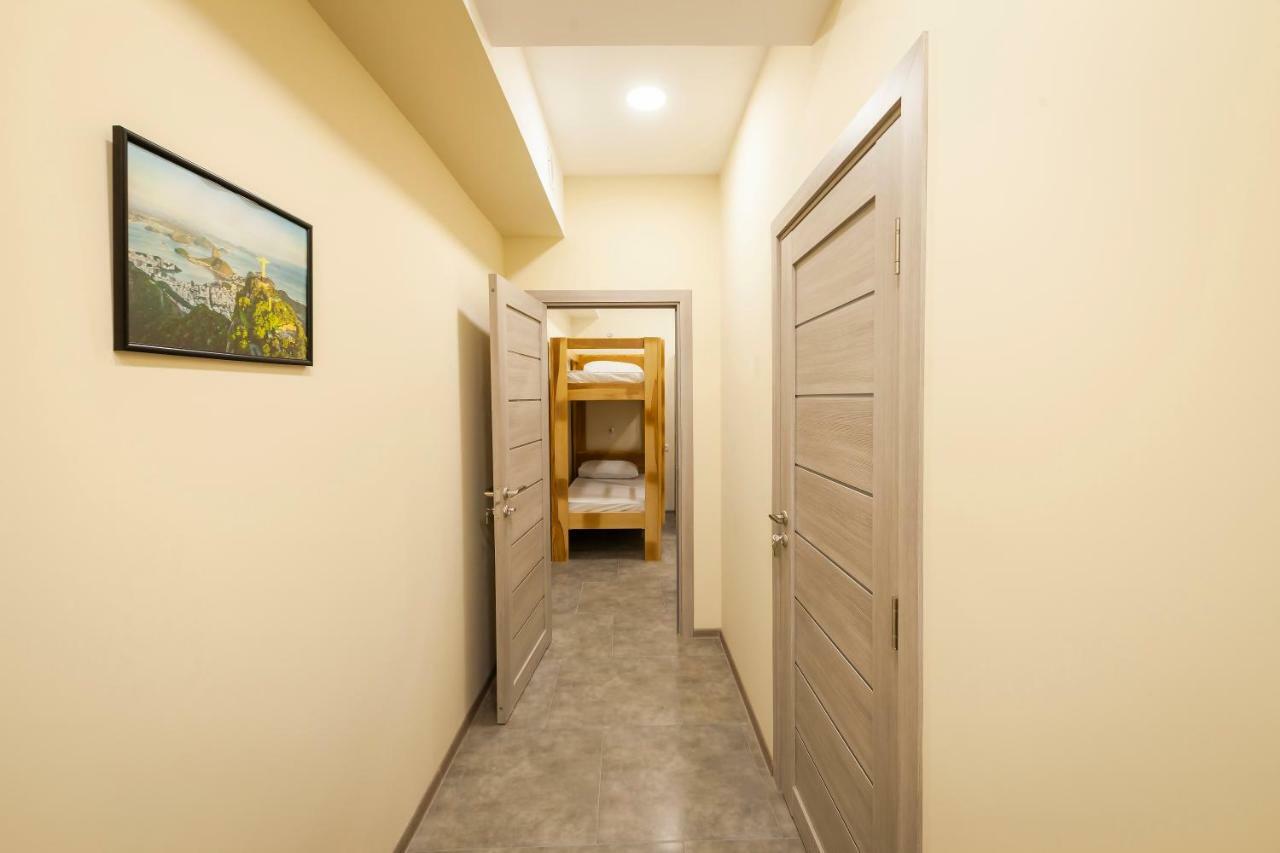 Metro Hostel Ереван Екстериор снимка