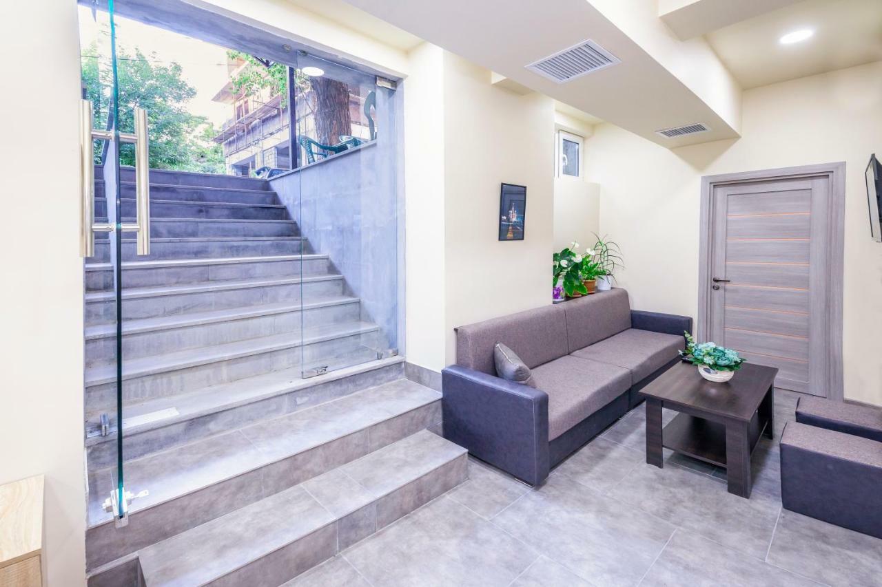Metro Hostel Ереван Екстериор снимка