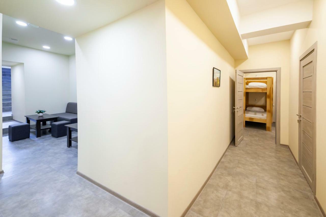 Metro Hostel Ереван Екстериор снимка