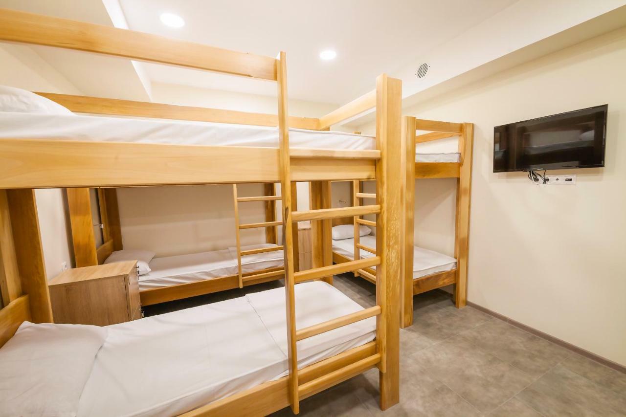 Metro Hostel Ереван Екстериор снимка